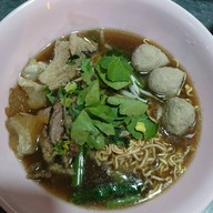 เฮียเบคส์ก๋วยเตี๋ยวหมู-เนื้อ ตลาดรถไฟ