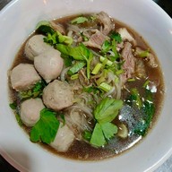 เฮียเบคส์ก๋วยเตี๋ยวหมู-เนื้อ ตลาดรถไฟ