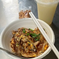 เมนูของร้าน ก๋วยเตี๋ยวคั่วเป็ดอร่อยริมทาง คลองถม