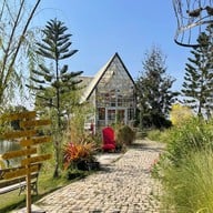 Cafe Laura Bar & Restaurant หนองแค