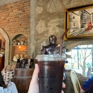 Cafe Laura Bar & Restaurant หนองแค