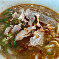 ก๋วยเตี๋ยวนายเท้า