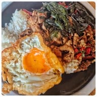 คุณฉุย กะเพราโบราณ  บรรทัดทอง