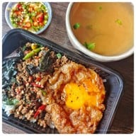 คุณฉุย กะเพราโบราณ  บรรทัดทอง