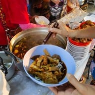 เมนูของร้าน ป๋องเกี๋ยวเตี๋ยวหลอดทรงเครื่อง