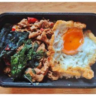 คุณฉุย กะเพราโบราณ  บรรทัดทอง