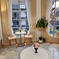 Nom Nom นมสด ปังปิ้งเนยหอมๆ -