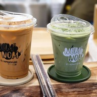 Nom Nom นมสด ปังปิ้งเนยหอมๆ -