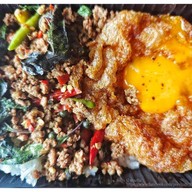 คุณฉุย กะเพราโบราณ  บรรทัดทอง