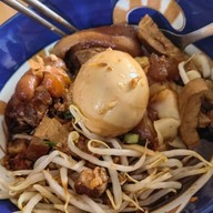 ป๋องเกี๋ยวเตี๋ยวหลอดทรงเครื่อง