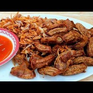 ลาบยโส นุช เหน่ง