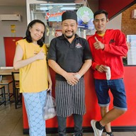 มิสเตอร์ข้าวมันไก่ (Mr. Chicken rice)