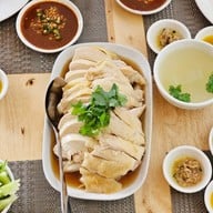 มิสเตอร์ข้าวมันไก่ (Mr. Chicken rice)