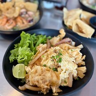 เมนูของร้าน ราดหน้าฟาไฉคู้บอนคลองสามวา คู้บอน