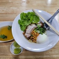 เมนูของร้าน ก๋วยเตี๋ยวต้มยำหมูกรอบNoodleBar อารีย์