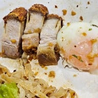 เมนูของร้าน ก๋วยเตี๋ยวต้มยำหมูกรอบNoodleBar อารีย์