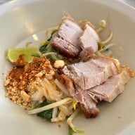 ลืมลืน ก๋วยเตี๋ยวต้มยำหมูกรอบ น่าน