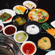 Koyama Yakiniku ซีคอน สแควร์