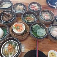 เพชรรัตน์ ติ่มซำ น่านนคร