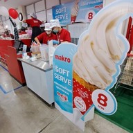หน้าร้าน Macro Soft Serve