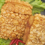 ยาย-กู-ซ่า-กระเพราเถื่อน ข้างร้านอีปริก