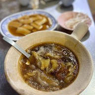 เมนูของร้าน หูฉลามน้ำแดงบรั่นดี น้องนิว