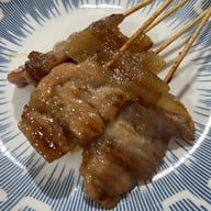 คาร์เนียล หมูปิ้ง - Karniel Mooping ดินแดง