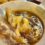 เมนูของร้าน หูฉลามน้ำแดงบรั่นดี น้องนิว
