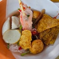 เจ๊หมวย ก๋วยเตี๋ยวเย็นตาโฟ (ลูกชิ้นกุ้งทำเอง)