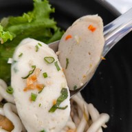 เมนูของร้าน A JUNG Fish Ball • อจัง ฟิชบอล (ชื่อเดิม สอาด ลูกชิ้นปลา) ถนนบรมราชนนี