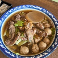 ฟ้าโรจน์ Beef Noodles & Steak Pattaya พัทยา