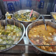 ข้าวราดแกง บ้านคลอง