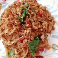 ครัวตามสั่งกะเพราหมูทอด Byพี่จุ๊บ