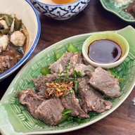 เมนูของร้าน ก๋วยเตี๋ยวเรือ เสือมังกร รังสิตคลอง2