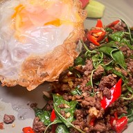 Charm Eatery and Bar สาธร