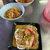 ก๋วยเตี๋ยวต้มยำหมูกรอบ เจ๊ดำ (ลำลูกกา)