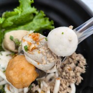 เมนูของร้าน A JUNG Fish Ball • อจัง ฟิชบอล (ชื่อเดิม สอาด ลูกชิ้นปลา) ถนนบรมราชนนี