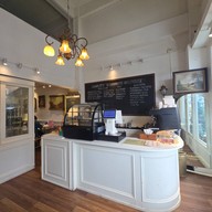 บรรยากาศ Charlotte Doughnuts Warehouse