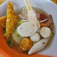 เจ๊หมวย ก๋วยเตี๋ยวเย็นตาโฟ (ลูกชิ้นกุ้งทำเอง)