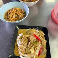 เมนูของร้าน ก๋วยเตี๋ยวต้มยำหมูกรอบ เจ๊ดำ (ลำลูกกา)