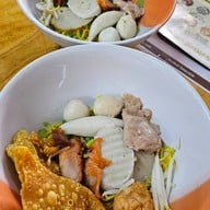 เจ๊หมวย ก๋วยเตี๋ยวเย็นตาโฟ (ลูกชิ้นกุ้งทำเอง)