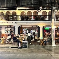 Charm Eatery and Bar สาธร