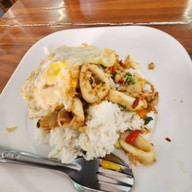 Je Kiek Pathumthong (เจ๊เกี๊ยก ปทุมทอง)