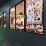 หน้าร้าน KFC ปตท. ซอยมังกร