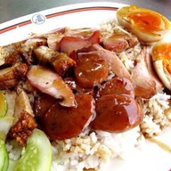 ข้าวหมูแดงซอกตึกสามย่าน เชลล์ชวนชิม
