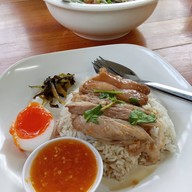 เมนูของร้าน นาย ป. ก๋วยเตี๋ยวเนื้อ-ข้าวขาหมูไร้เทียมทาน บ้านนา