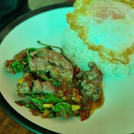 แม่อิ่ม ก๋วยเตี๋ยวเนื้อตุ๋นหมูตุ๋น -