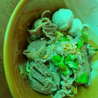 แม่อิ่ม ก๋วยเตี๋ยวเนื้อตุ๋นหมูตุ๋น -