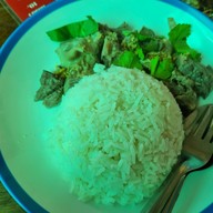 แม่อิ่ม ก๋วยเตี๋ยวเนื้อตุ๋นหมูตุ๋น -