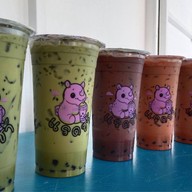 แรดชา แรดชา หน้าโลตัสโกเฟรช บ้านกล้วย-ไทรน้อย